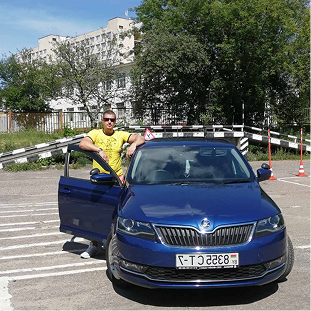Инструктор автошколы