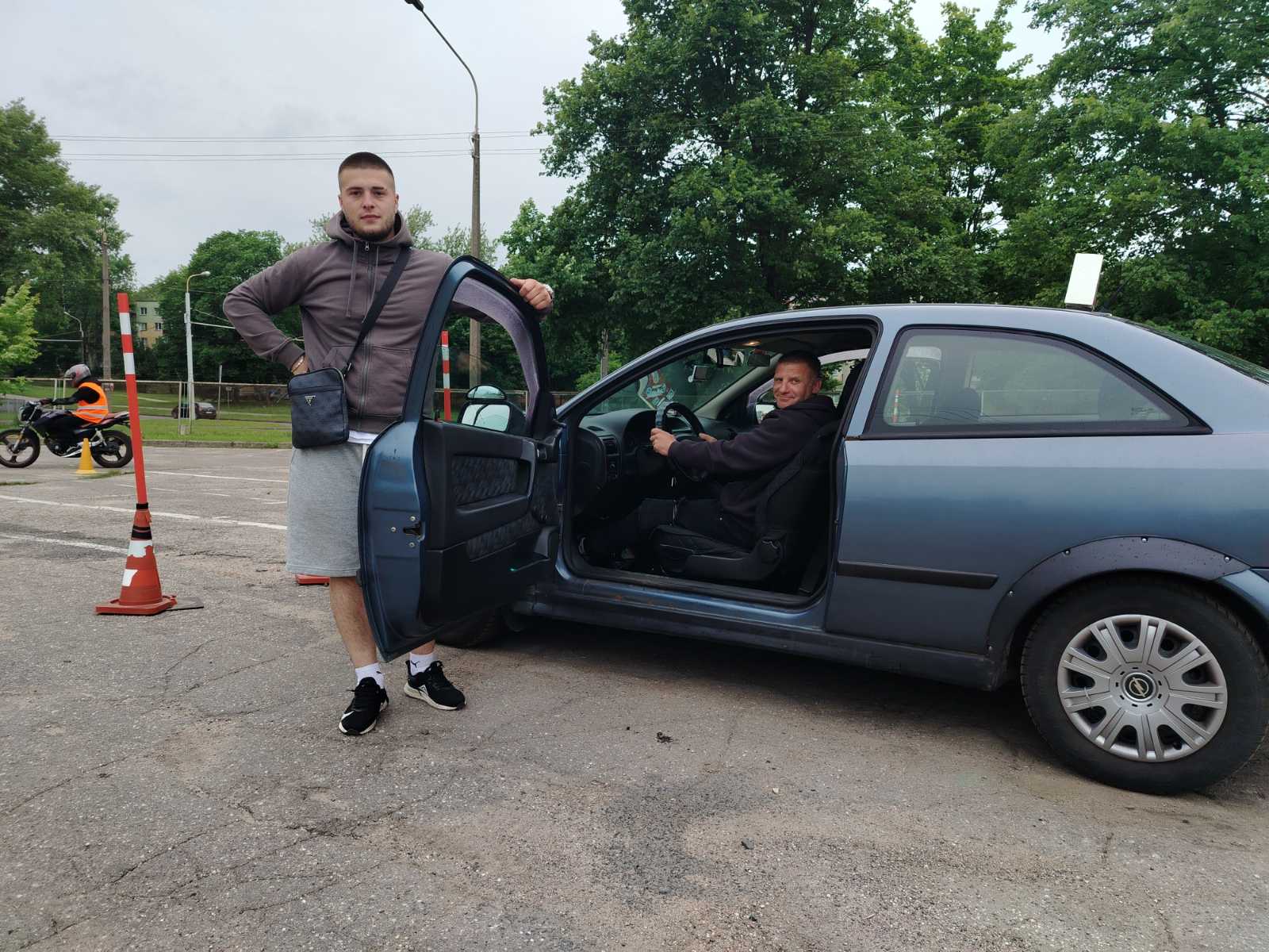 Инструктор автошколы