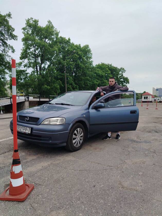 Инструктор автошколы