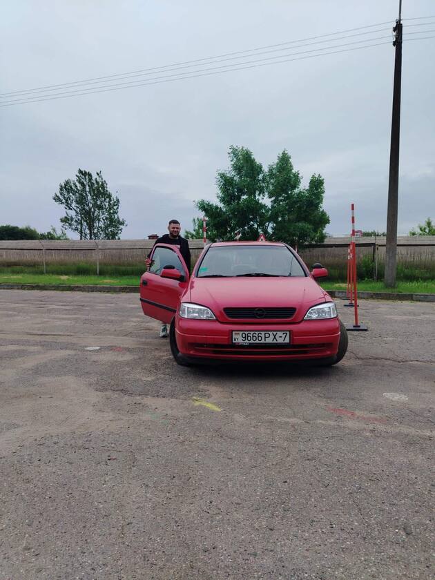 Инструктор автошколы