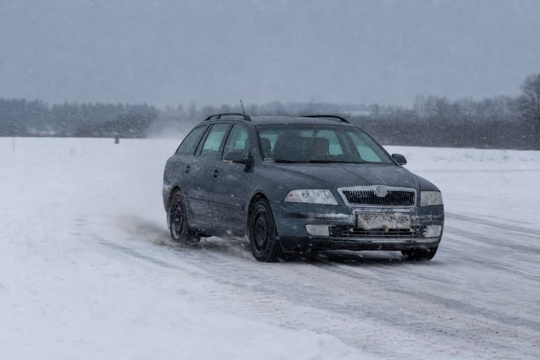 Выводим автомобиль из заноса зимой