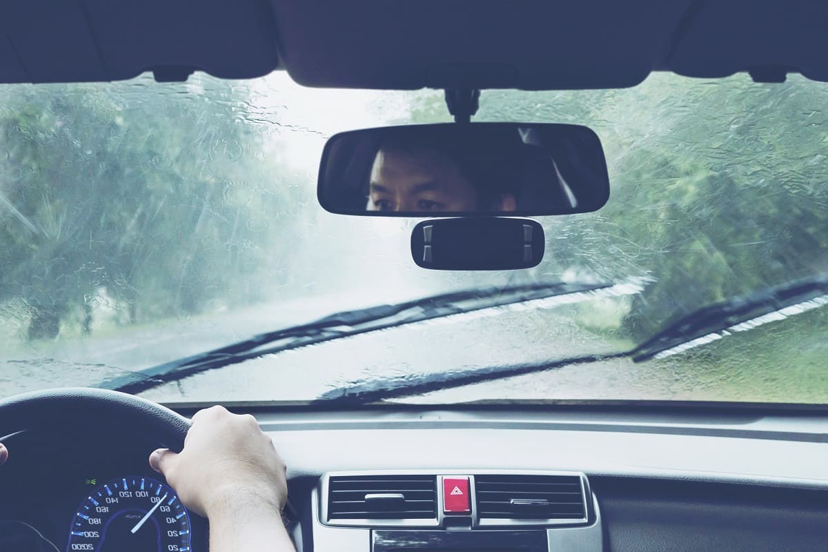 Вождение автомобиля в дождь